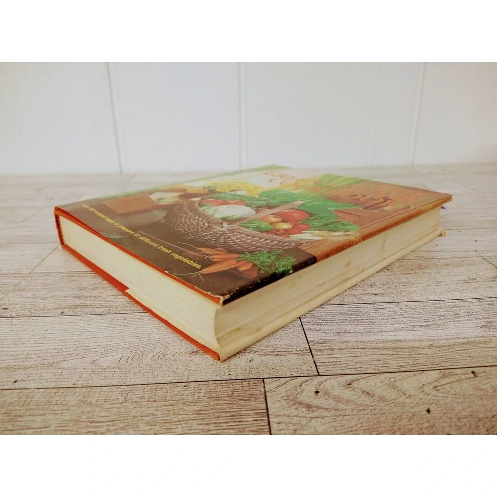 The Green‎ Thumb Cookbook Vtg 1977 HCDJ Organic Gardening Editors Veggies